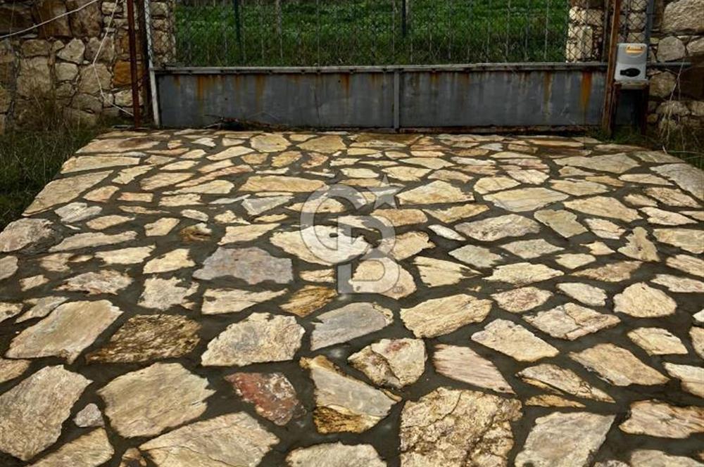 BOZCAADA PAPAZBAHÇE MEVKİİNDE 2 DÖNÜM İÇİNDE SATILIK TAŞ BAĞ EVİ