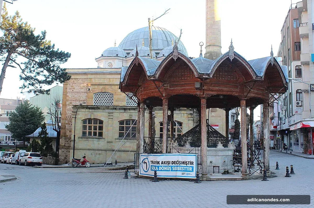 Biga Çarşı Camii ve şadırvanı