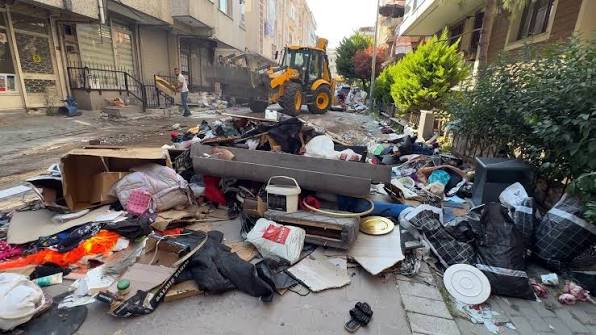 Ev Sahibi Kiracının Eşyalarını Sokağa Attı: Yasal Tahliye Süreci ve Yükümlülükler Mercek Altında