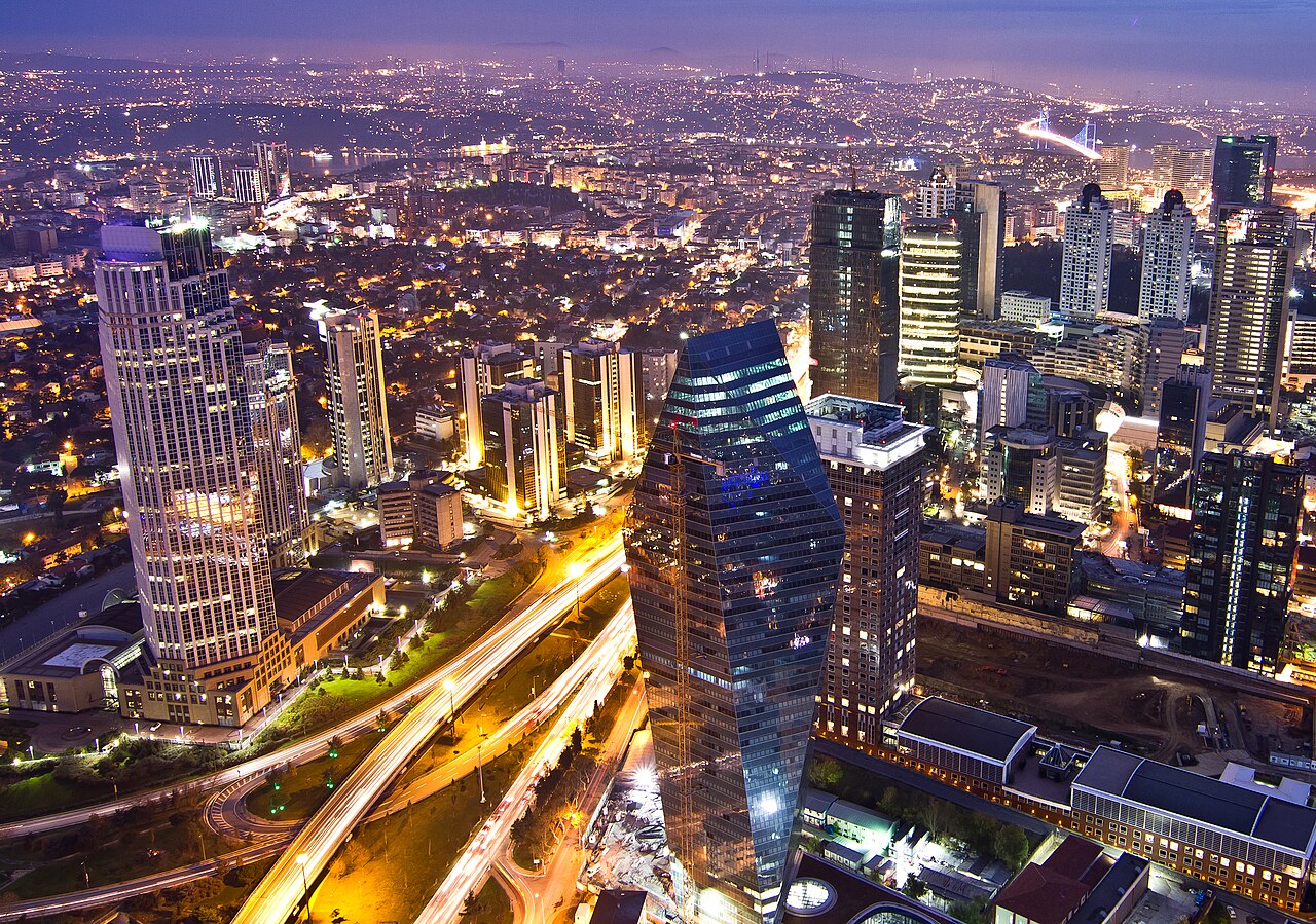 Yabancı Yatırımcılar Konut Sektöründe İstanbul'u Güvenli Liman Olarak Görüyor, Dövize Olan Talebi Artırıyor Yabancı Yatırımcılar Konut Sektöründe İstanbul'u Güvenli Liman Olarak Görüyor, Dövize Olan Talebi Artırıyor